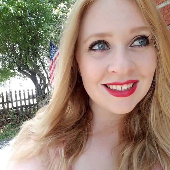 Meet your Posher, Jessica - Picture 1 of 1